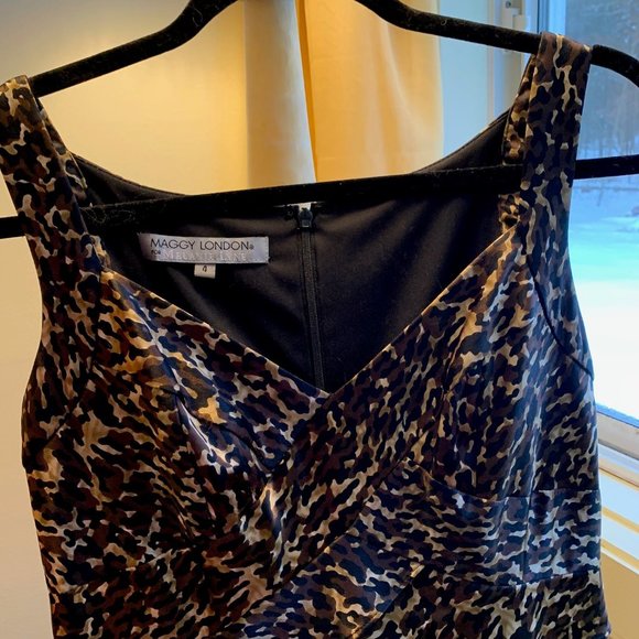 Maggy London Dress, Brown, black & gold print, Size 4, Under knee, All lining.LN - Picture 3 of 13
